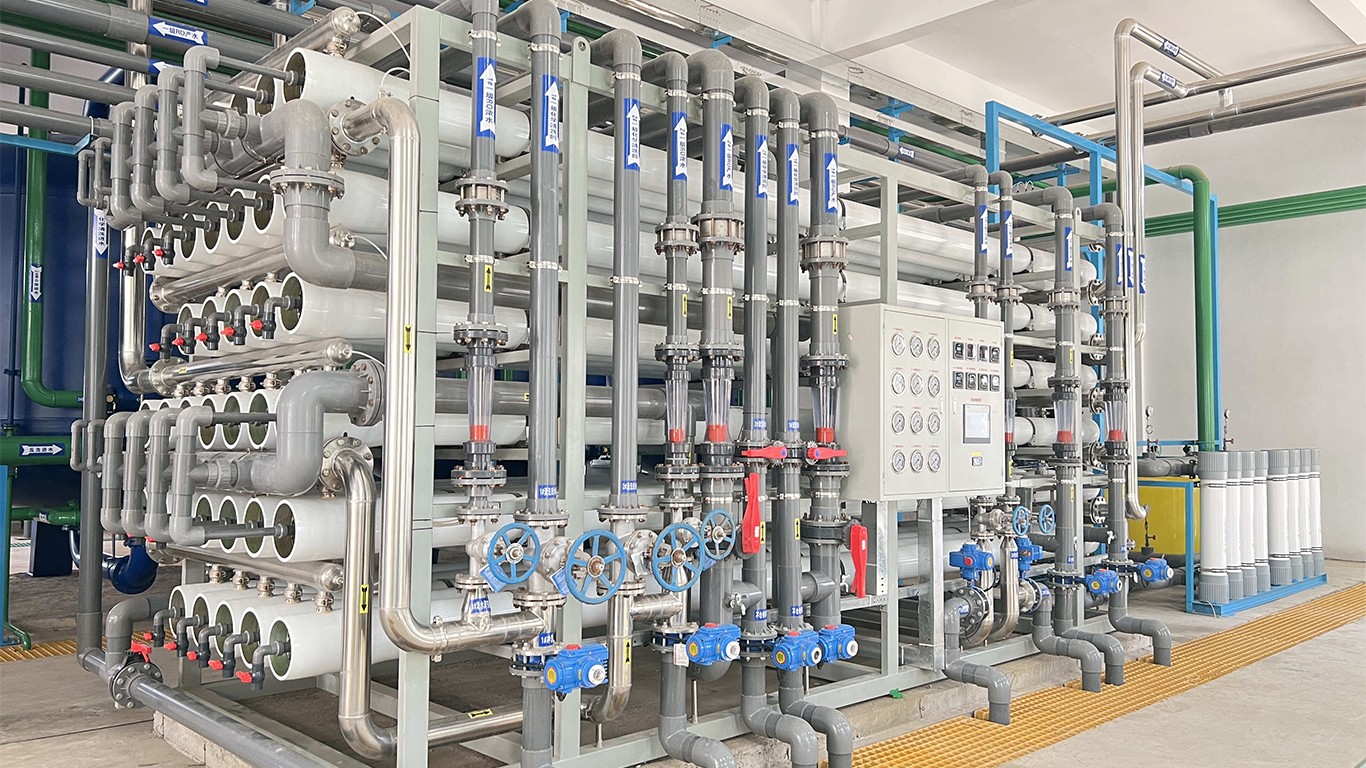 川一公司100T/H雙級(jí)反滲透設(shè)備安裝