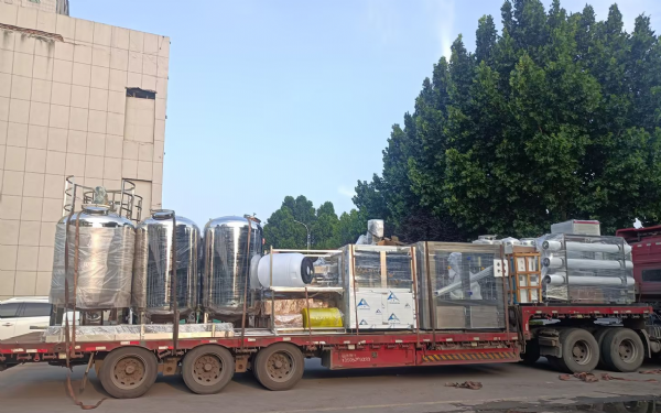 【川一公司】河北省邢臺市雙級水處理設(shè)備+3000瓶小瓶水灌裝線水廠設(shè)備發(fā)貨